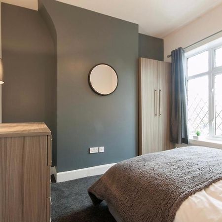 Centralized Private 4 Bedroom House At Hanley With Free Parking Etruria Eksteriør billede