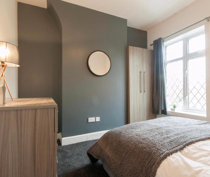 Centralized Private 4 Bedroom House At Hanley With Free Parking Etruria Eksteriør billede