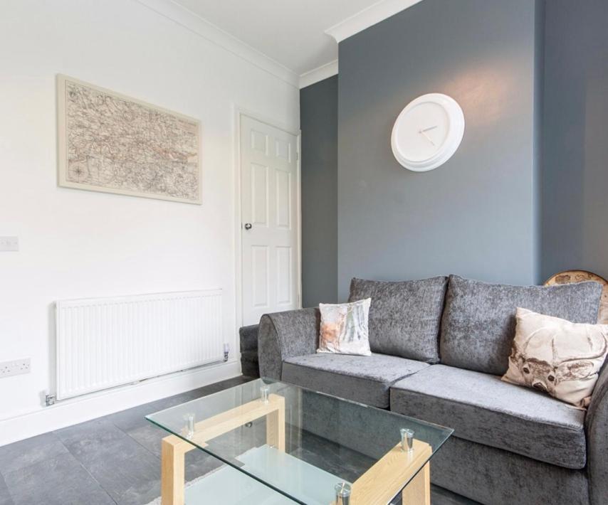 Centralized Private 4 Bedroom House At Hanley With Free Parking Etruria Eksteriør billede