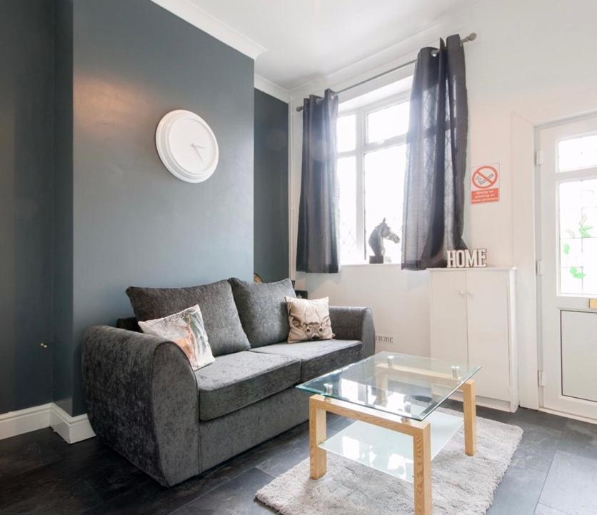 Centralized Private 4 Bedroom House At Hanley With Free Parking Etruria Eksteriør billede