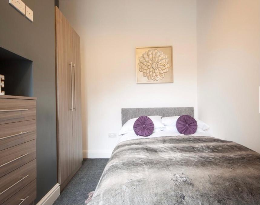 Centralized Private 4 Bedroom House At Hanley With Free Parking Etruria Eksteriør billede